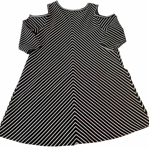 Lane Bryant Cold Shoulder Dress | Size 18/20 | Black White Striped 3/4‎ Sleeve - Picture 4 of 11